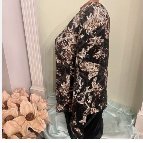 R Q T. Size S-M. Black brown white. Zip up. Corduroy Jacket. Long Sleeve. B123 - Picture 3 of 4